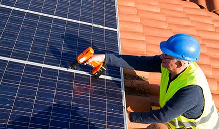 Expert installing solar cells